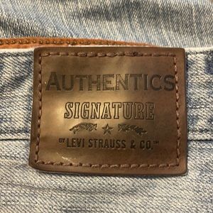 Men’s Authentics Signature Levi Strauss jeans
